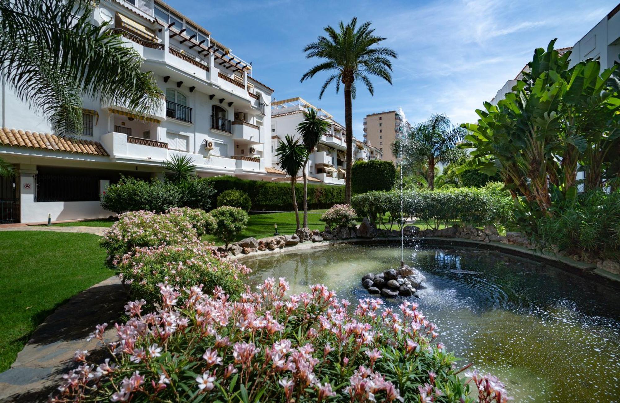 Holidays & Homes I Benalmadena Playa, Piscinas ,Relax Buitenkant foto
